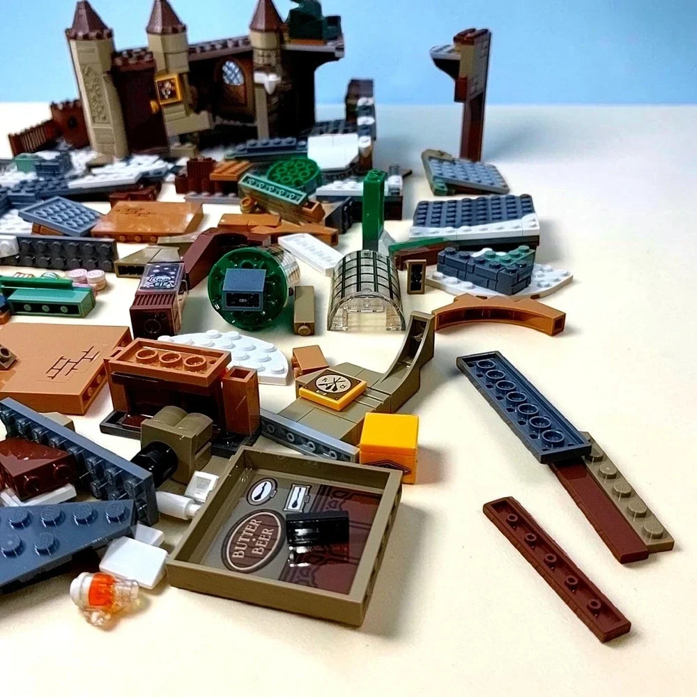 Retired LEGO Harry Potter 76388 Hogsmeade Village Visit - Incomplete - Picture 9 of 10